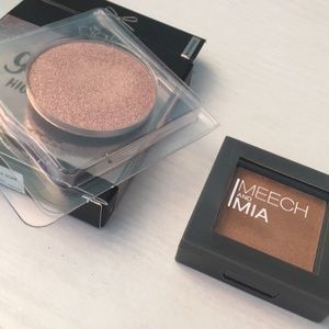 (1)Highlight and (1) eyeshadow press so cute !